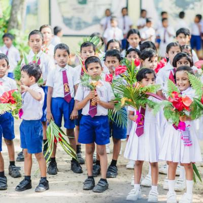 1 වසර ළමුන් භාර ගැනීම